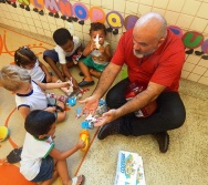 PROJETO COLORIR NO CMEI DE PRAIA DE CARAPEBUS - SERRA