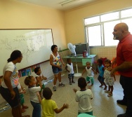 PROJETO COLORIR NO CMEI DE PRAIA DE CARAPEBUS - SERRA