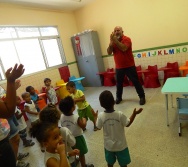 PROJETO COLORIR NO CMEI DE PRAIA DE CARAPEBUS - SERRA