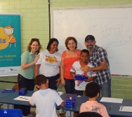 DESENHISTA ZOTA COM A TURMA DO NTV - PREMIAÇÃO DE ALUNOS - DESENHO DO MUSEU - EEEFM JONES JOSÉ