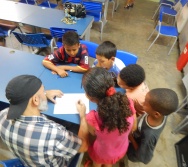 DESENHISTA ZOTA COM A TURMA DO NTV - PREMIAÇÃO DE ALUNOS - DESENHO DO MUSEU - EEEFM JONES JOSÉ