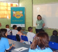 DESENHISTA ZOTA COM A TURMA DO NTV - PREMIAÇÃO DE ALUNOS - DESENHO DO MUSEU - EEEFM JONES JOSÉ