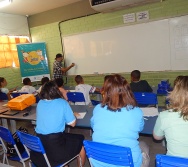 DESENHISTA ZOTA COM A TURMA DO NTV - PREMIAÇÃO DE ALUNOS - DESENHO DO MUSEU - EEEFM JONES JOSÉ