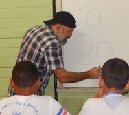 DESENHISTA ZOTA COM A TURMA DO NTV - PREMIAÇÃO DE ALUNOS - DESENHO DO MUSEU - EEEFM JONES JOSÉ