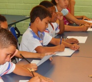 DESENHISTA ZOTA COM A TURMA DO NTV - PREMIAÇÃO DE ALUNOS - DESENHO DO MUSEU - EEEFM JONES JOSÉ