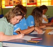 DESENHISTA ZOTA COM A TURMA DO NTV - PREMIAÇÃO DE ALUNOS - DESENHO DO MUSEU - EEEFM JONES JOSÉ