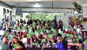 PARTICIPAÇÃO DO COLORIR NA FEIRA LITERÁRIA DO ES - PARE OLHE E ESCUTE!