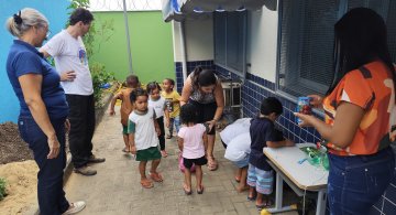 DIA DE PLANTAR RABANETES COM O CMEI REGIONAL SILVESTRE - PEQUENOS HORTICULTORES NO PROJETO COLORIR SUSTENTÁVEL